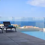 Aux De Mick Villa *